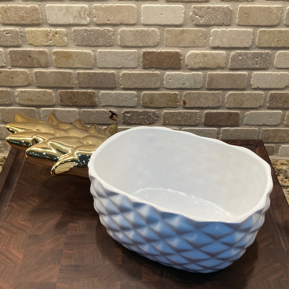 White Pineapple Shaped Bowl with Gold Leaf Handle